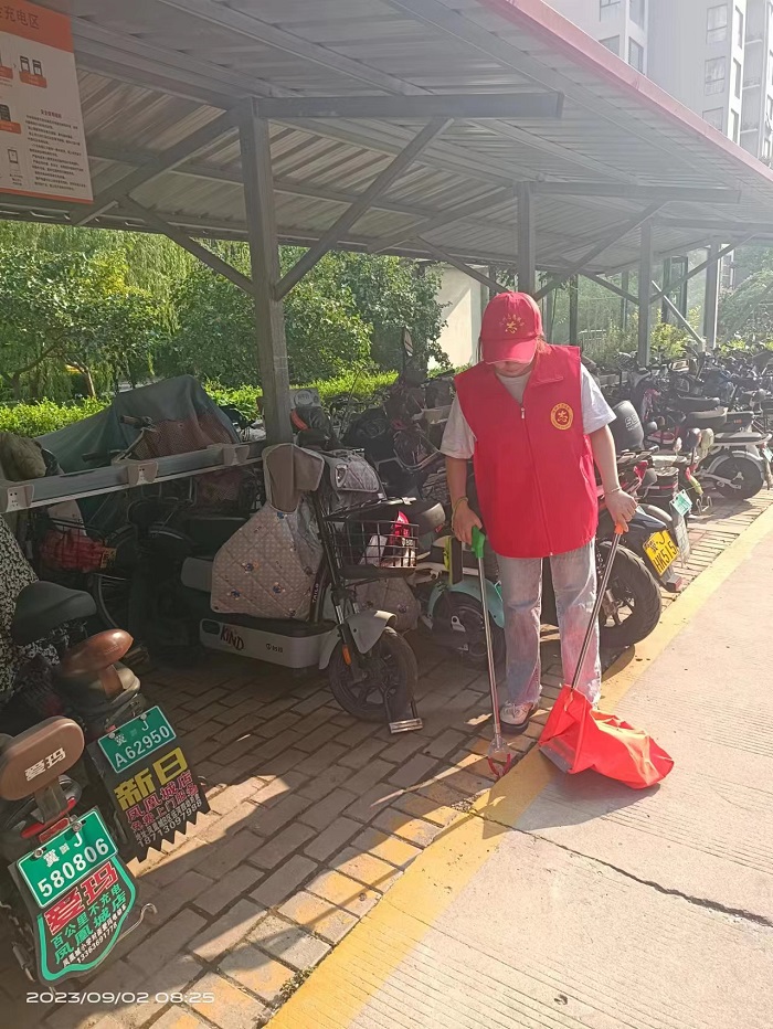 9月2日广发平台在凤凰城A区开展志愿服务活动 (1).jpg