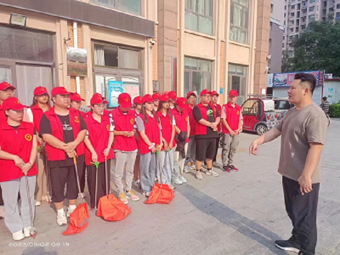 9月2日广发平台在凤凰城A区开展志愿服务活动 (4).jpg