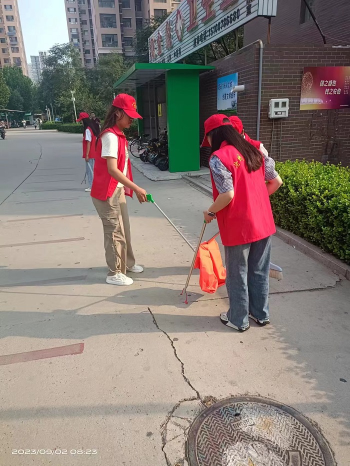 9月2日广发平台在凤凰城A区开展志愿服务活动 (3).jpg